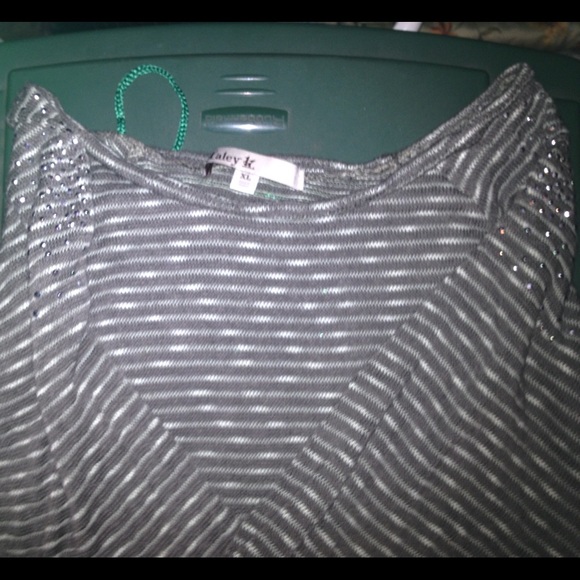 Sweater - Picture 3 of 4