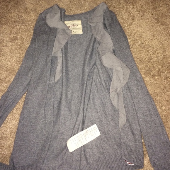 Hollister Sweater - Picture 1 of 3