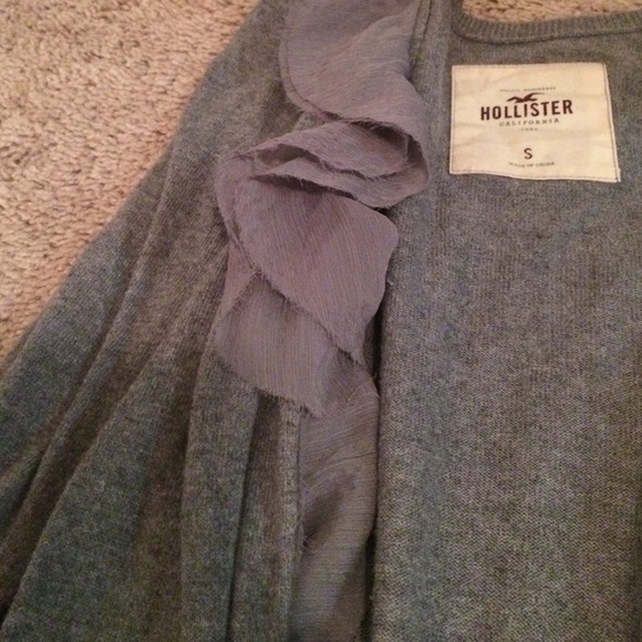 Hollister Sweater - Picture 3 of 3