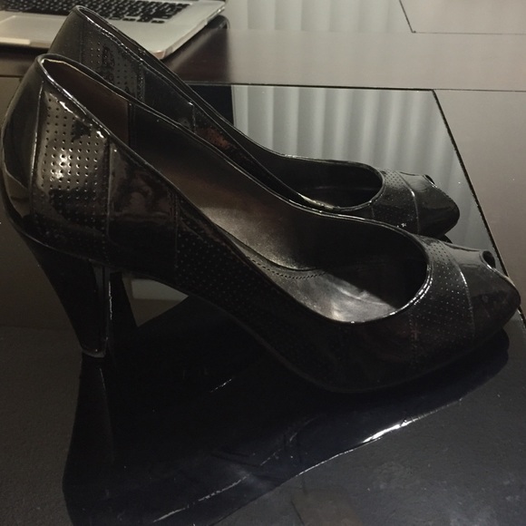 Shoes - Picture 2 of 4