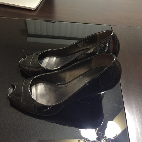 Shoes - Picture 4 of 4