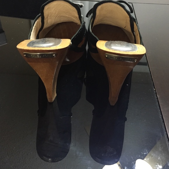 Shoes - Picture 3 of 4