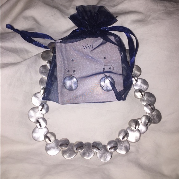 Vivi fashion necklace and earring set