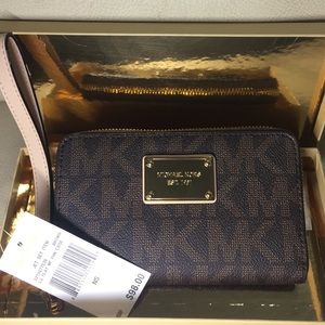 Michael Kors Jet Set LG Flat MF Phone Wristlet