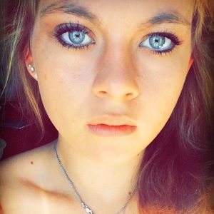 Meet your Posher, Elaina