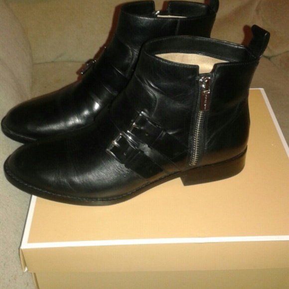 Micheal kors shoes - Picture 3 of 4