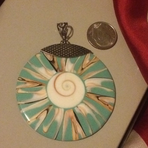 Vintage Indonesian enamel shell pendant in sterling. - Picture 1 of 4