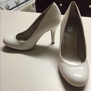 9&Co. white 3 inch heels