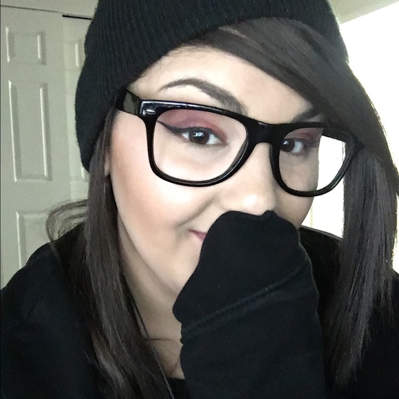 Meet your Posher, Alynna - Picture 2 of 4