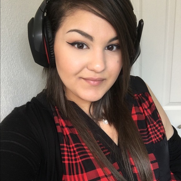 Meet your Posher, Alynna - Picture 3 of 4