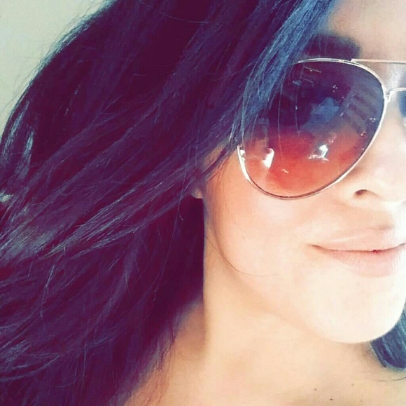 Meet your Posher, Sharon - Picture 3 of 4