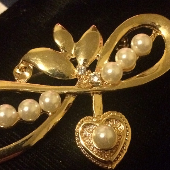 🎀SALE! Vintage gold faux pearl brooch pin - Picture 3 of 3