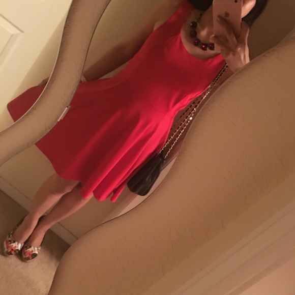 🌺Beautiful Express Red Dress🎉 - Picture 1 of 4
