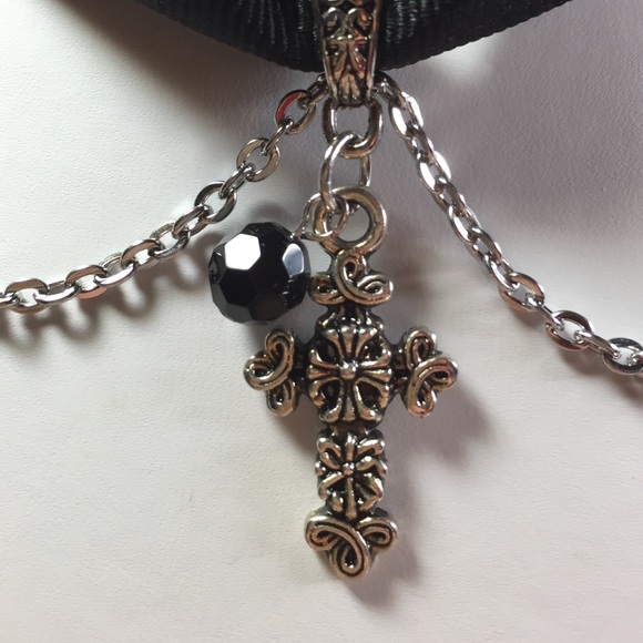 EV74 Goth style gross black ribbon w chains/cross - Picture 2 of 4