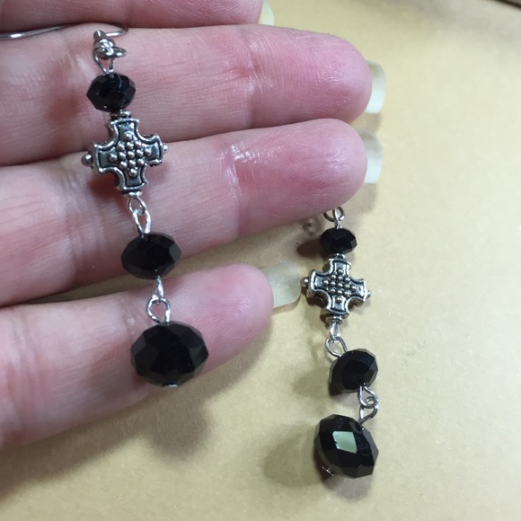 EV74 Goth style gross black ribbon w chains/cross - Picture 3 of 4