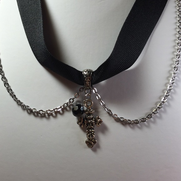 EV74 Goth style gross black ribbon w chains/cross - Picture 4 of 4