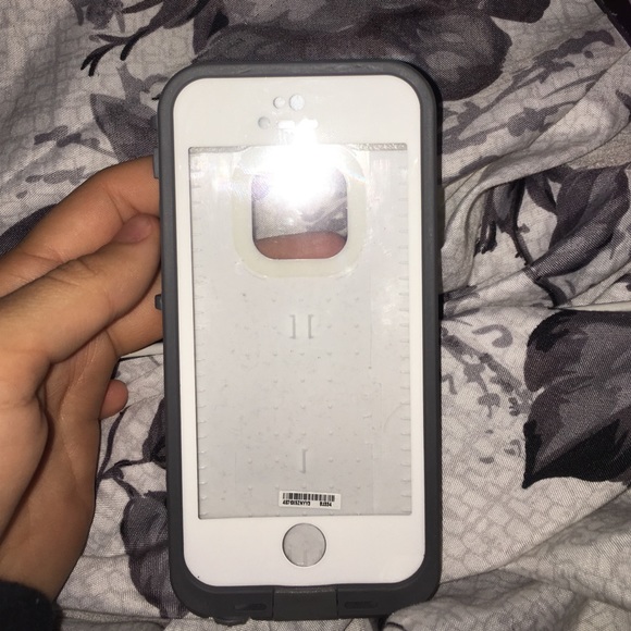 Life proof case (iphone 5/ 5s)