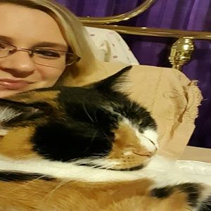 Meet your Posher, Caitlin