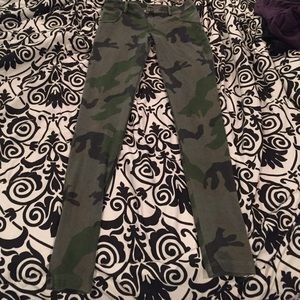 Brandy Melville Camouflage Jegging
