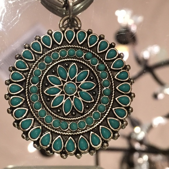 Lucky faux turquoise blossom pendant necklace