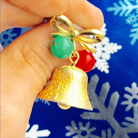 VINTAGE GOLD METAL BEADED  CHRISTMAS BELL BROOCH