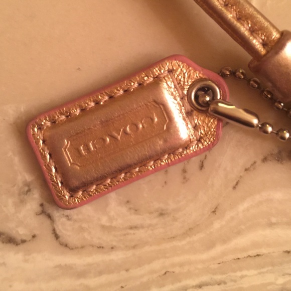 Coach wristlet rose pink with strap - Picture 2 of 4