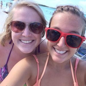 Meet your Posher, Claire