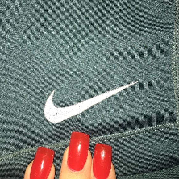 Nike Pros - Picture 2 of 2