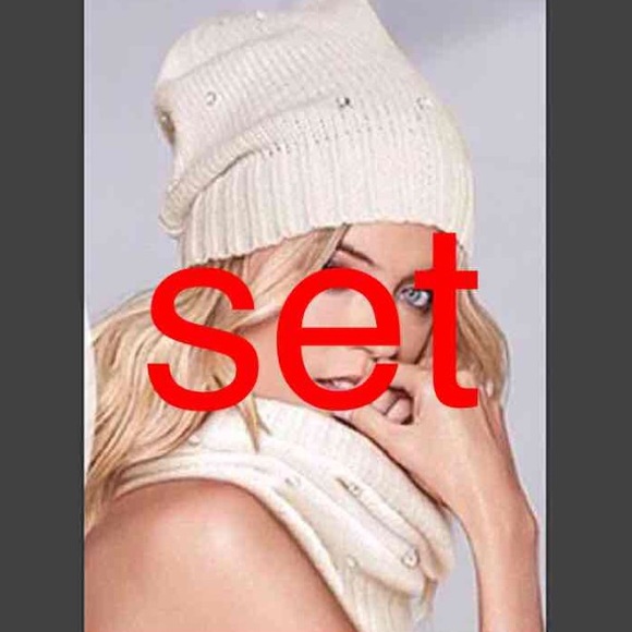 Vs cream colored scarf and hat set Nwt