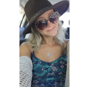 Meet your Posher, Alexis