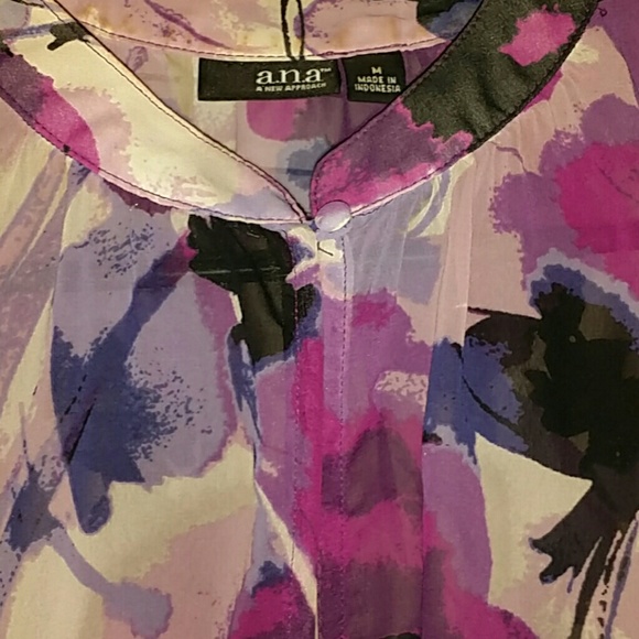 Beautiful blouse - Picture 3 of 3