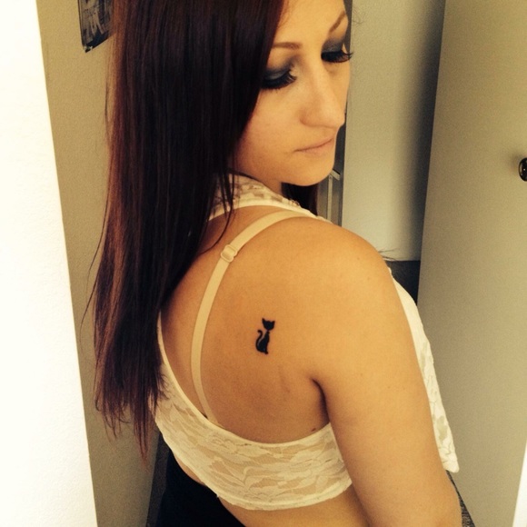 Meet your Posher, Elle - Picture 2 of 4