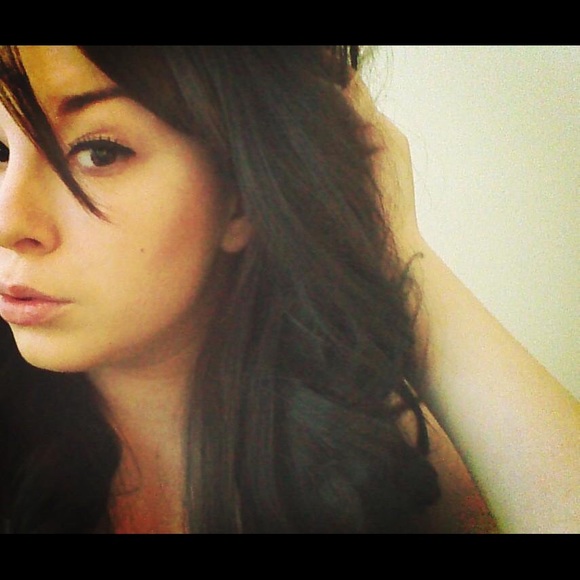 Meet your Posher, Breanna - Picture 2 of 2