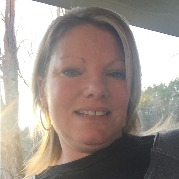 Meet your Posher, Heather Posh Ambassador 😊 - Picture 2 of 2