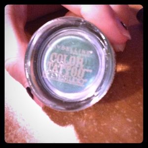 Color Tattoo Edgy Emerald eyeshadow