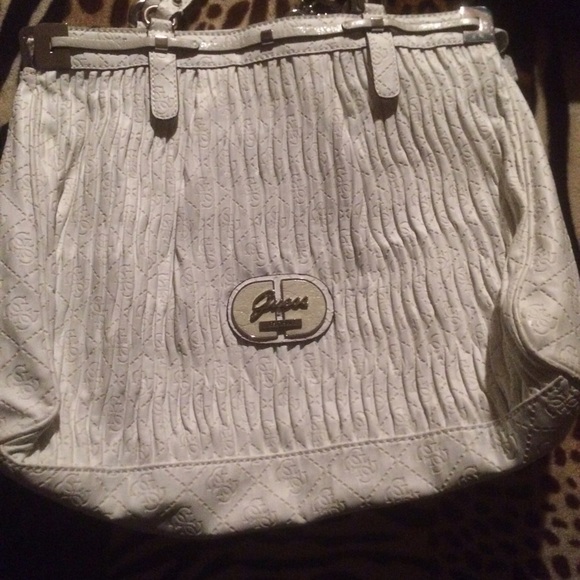 Guess purse - Picture 2 of 2