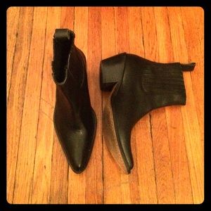 Ecote exaggerated pointy toe western ankle boots