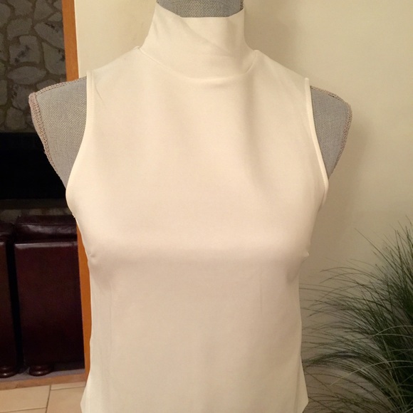 Zara Perkins Scuba White Top Size Medium