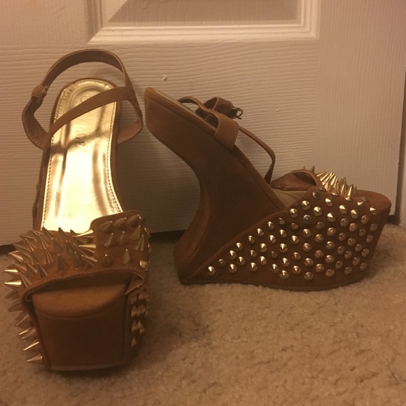 VINTAGE HeelLess Spiked Shoes