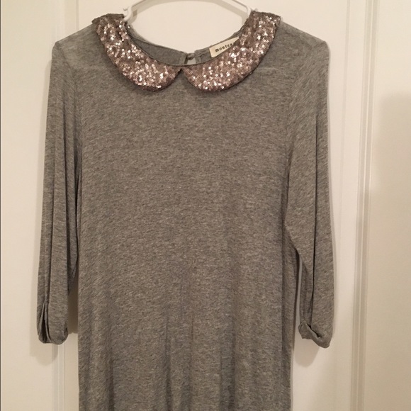 ⛔️SOLD⛔️Grey with sequins shirt