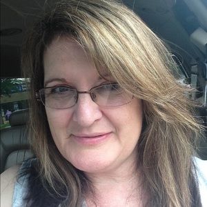 Meet your Posher, Debbie