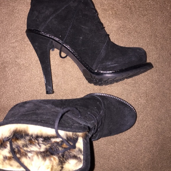 Elizabeth & James black suede booties - Picture 2 of 2