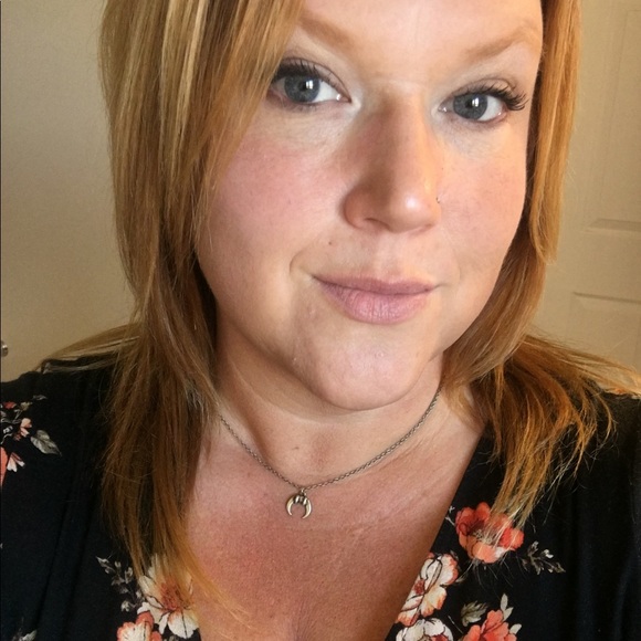 Meet your Posher, Beth - Picture 2 of 3