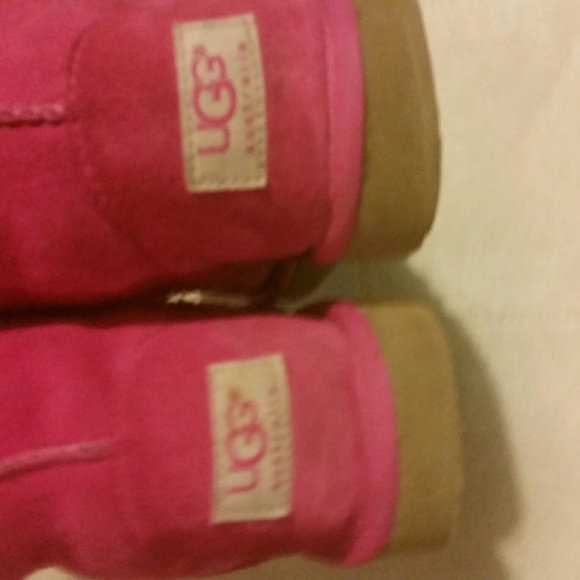 UGG - Picture 2 of 4