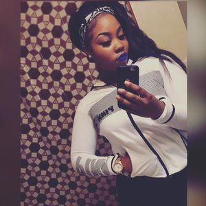 Meet your Posher, Dominique