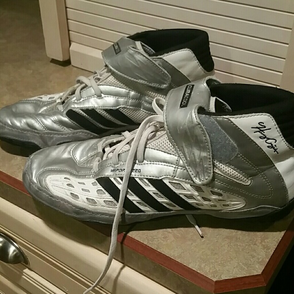 Wrestling shoes
