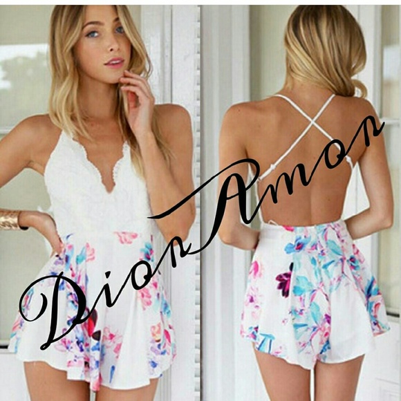 Very cute back out shorts romper