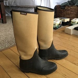 Brown and tan Hunter boots, sz 6