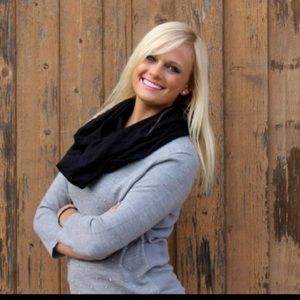 MEET YOUR POSHER 💕🙊🙉🐵