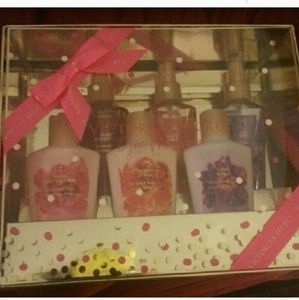 New Victoria SECRET GIFT BOX